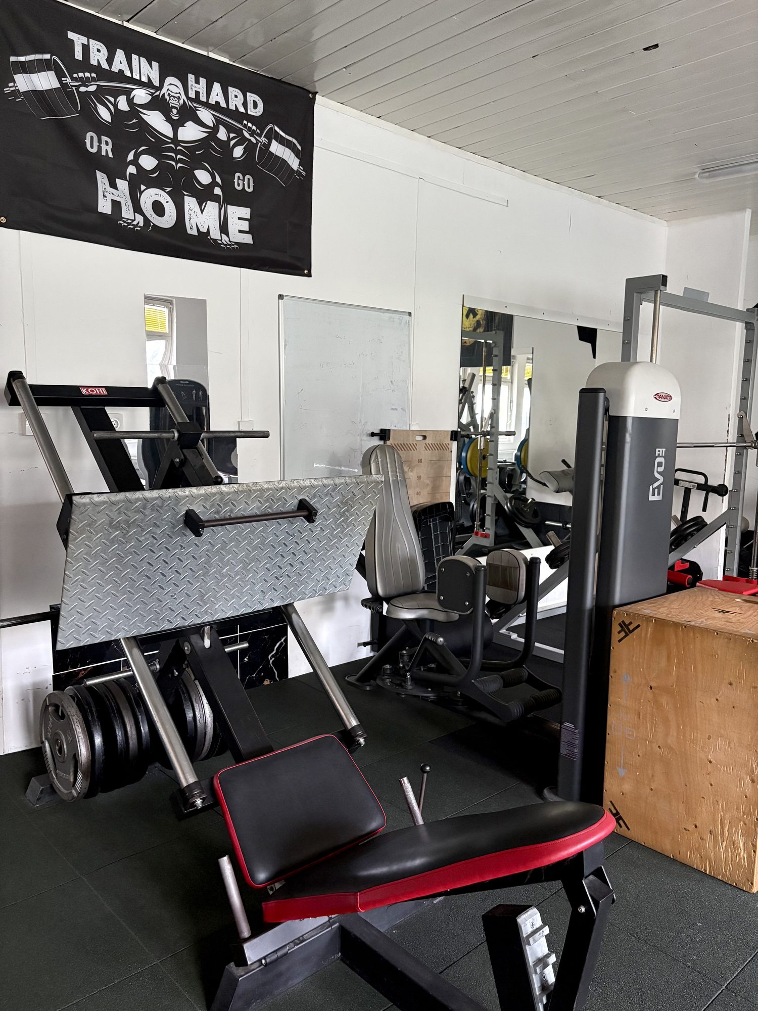 Stroj na nohy (leg press) vo fitku ACTIVE GYM Levice